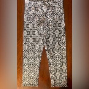 ONZIE Black and White Floral Print Capri Leggings Women’s XS